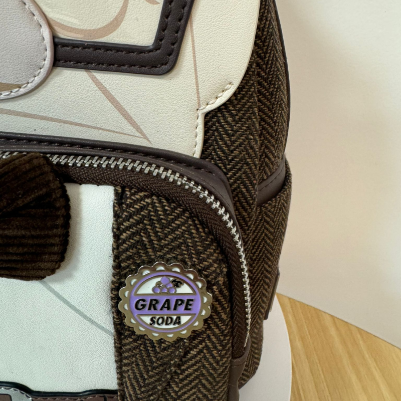 Sac à dos Carl Cosplay 2022 SDCC Loungefly vendu avec défaut sur l’avant du sac
