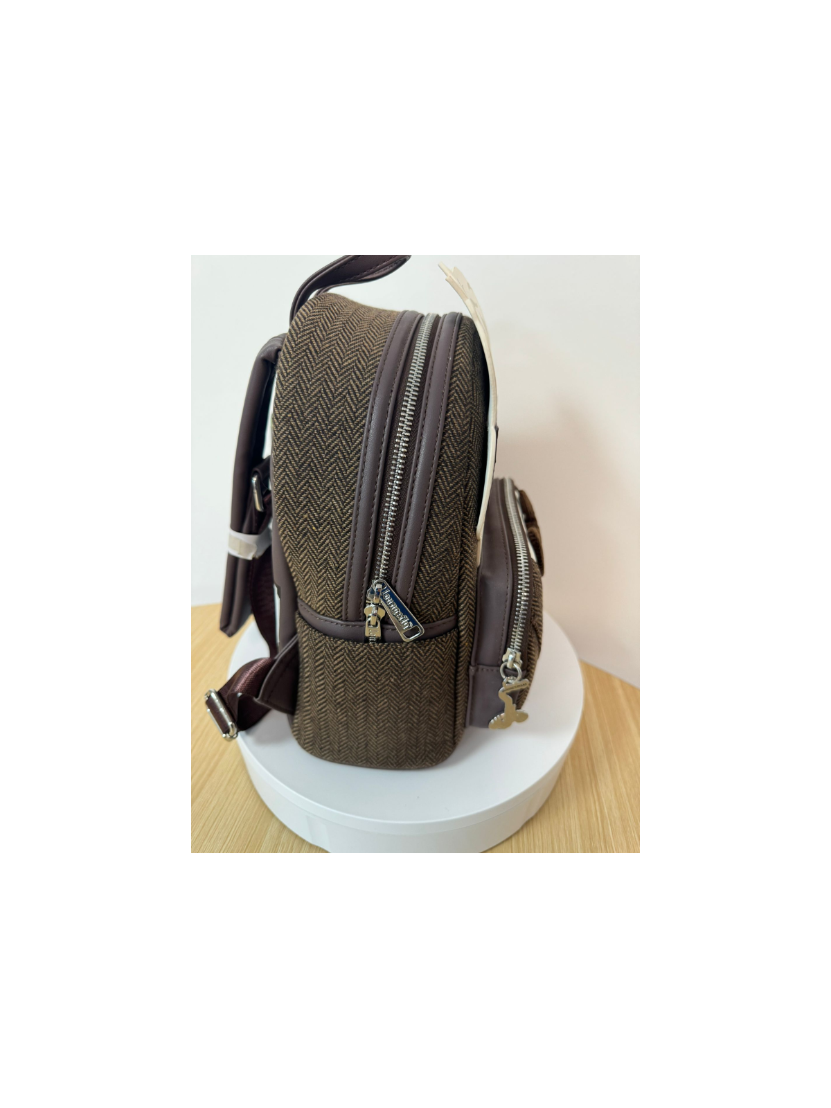 Sac à dos Carl Cosplay 2022 SDCC Loungefly vendu avec défaut sur l’avant du sac