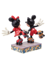 Figurine Mickey et Minnie font du roller Disney traditions 6014315