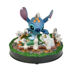 Figurine Stitch with ducks Disney