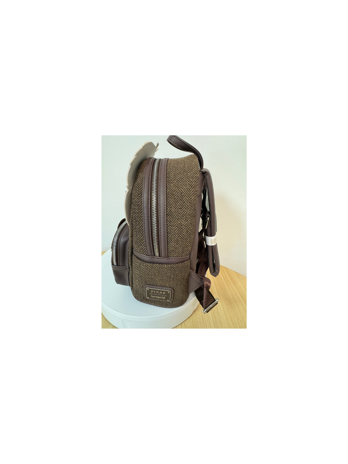 Sac à dos Carl Cosplay 2022 SDCC Loungefly vendu avec défaut sur l’avant du sac